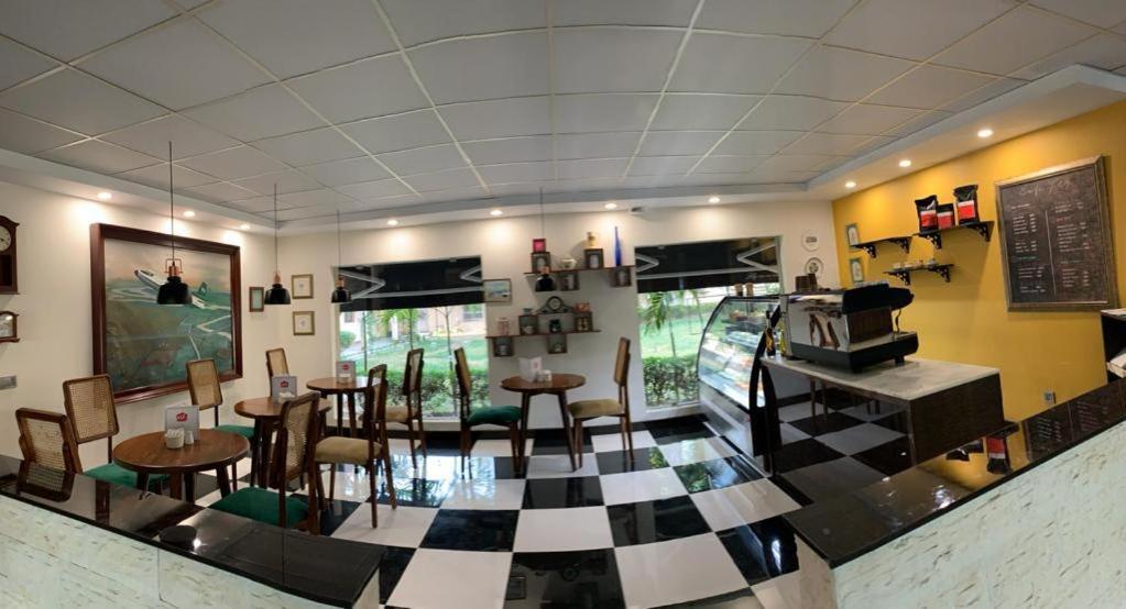 Airport Hotel Karachi Ngoại thất bức ảnh